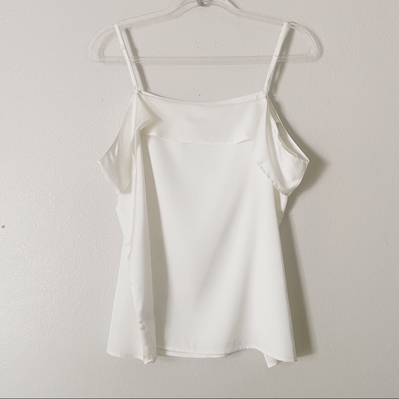 Express Off Shoulder Blouse In Ivory - Picture 2 of 9